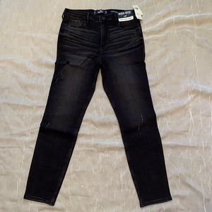 🔥NWT Hollister High-Rise Crop Super Skinny Jeans SZ: 9R 29W/26L Color: Black🔥